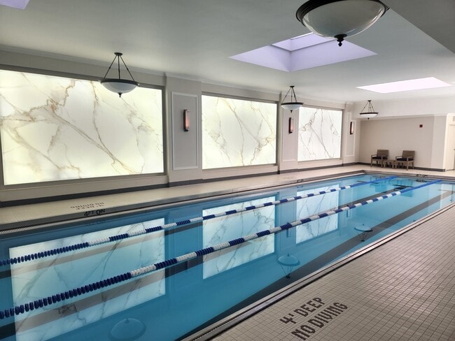 Building Photo - 57 E Delaware Pl