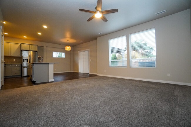 Building Photo - 6113 N Colosseum Ave