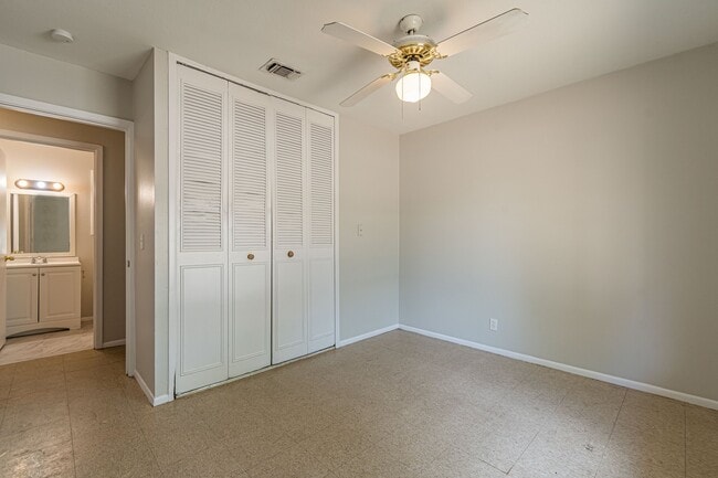Building Photo - 9518 Millbrook Dr