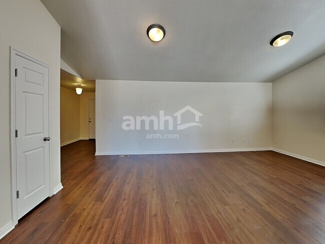 Building Photo - 4096 Juniper Hills Dr