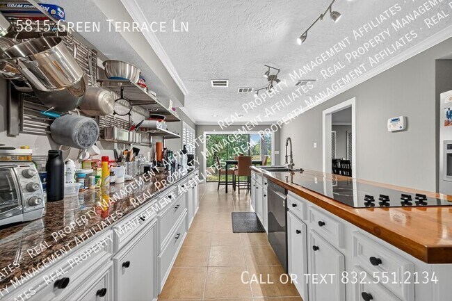Building Photo - 5815 Green Terrace Ln