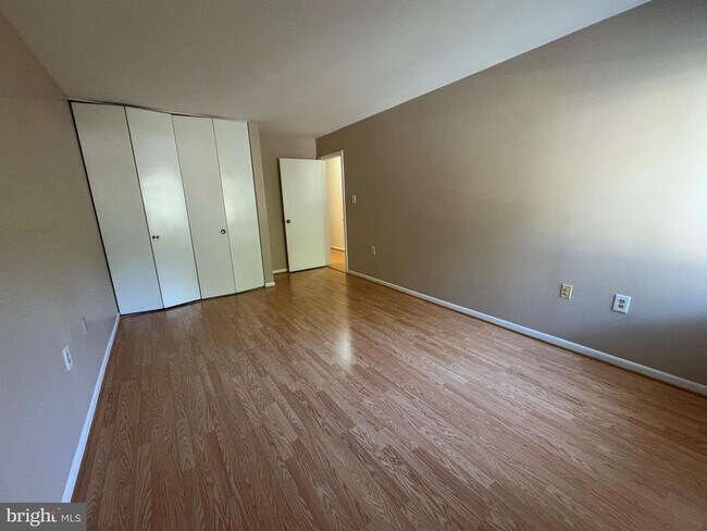 Building Photo - 1523 Northgate Square
