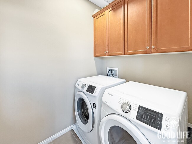 Building Photo - Stunning 4B/3BA house in San Elijo Hills!