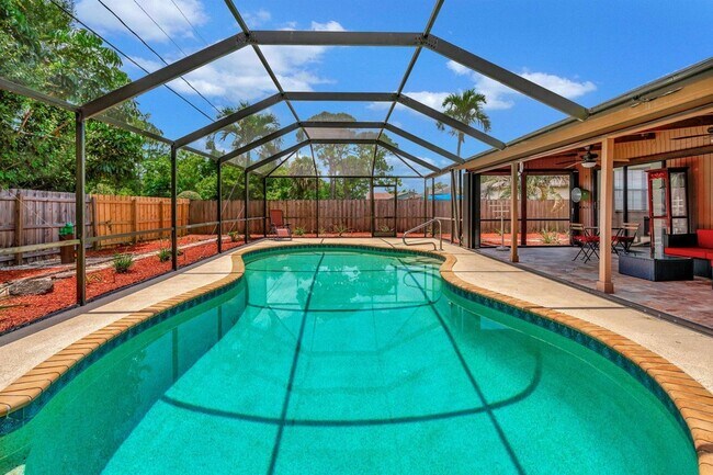 Building Photo - 691 NW Sharpe St