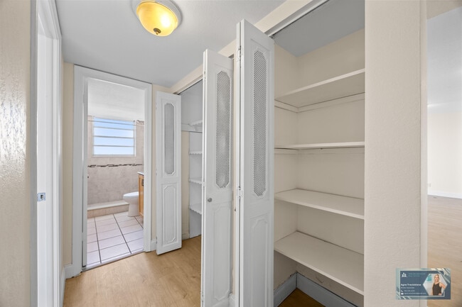 Building Photo - 137 Golden Isles Dr