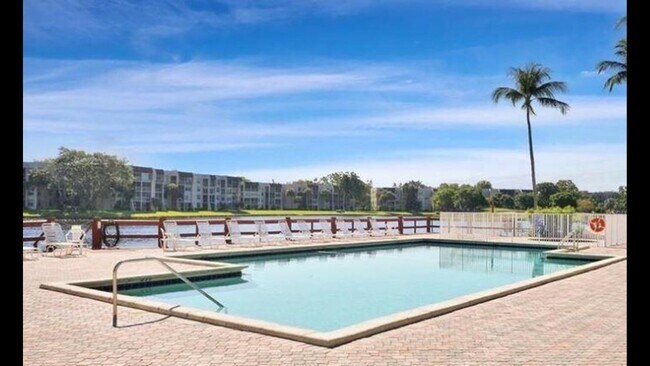 Building Photo - 9440 Poinciana Pl