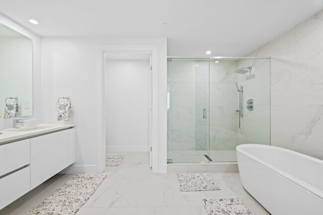 Building Photo - 730 N Ocean Blvd