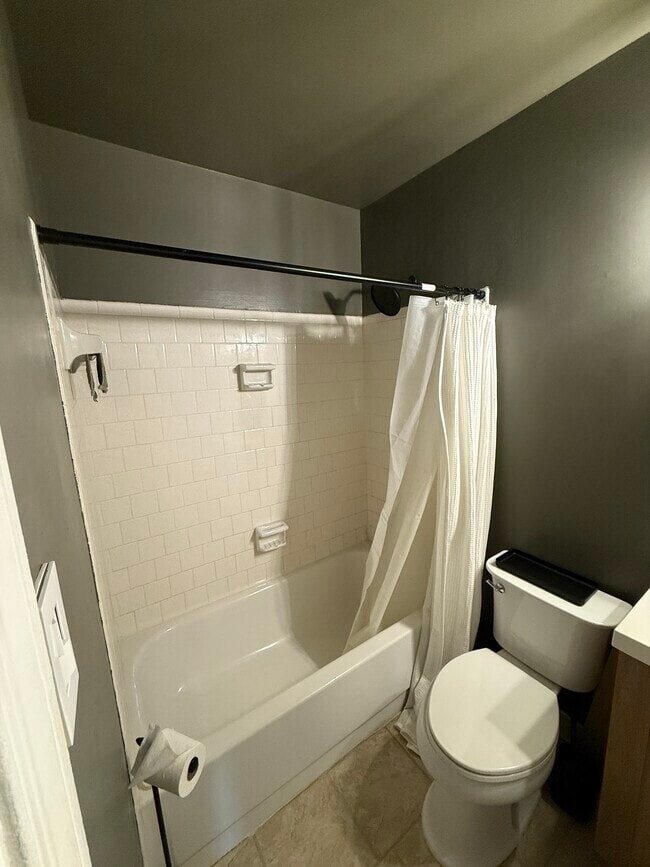 Building Photo - 8427 Snowden Oaks Pl