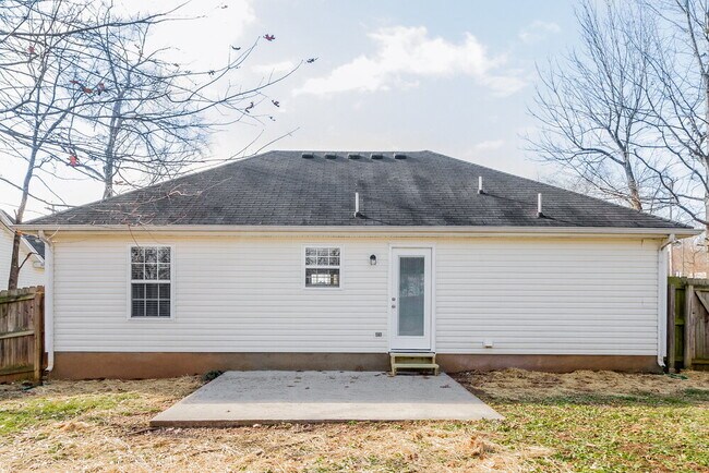 Building Photo - 1012 7 Oaks Blvd