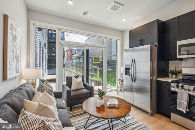 Building Photo - 6910 Ridge Ave