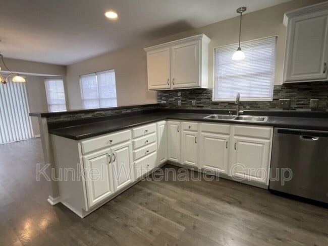 Building Photo - 601 Whetstone Ln