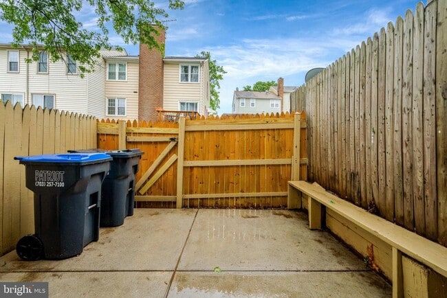 Building Photo - 13842 Beaujolais Ct
