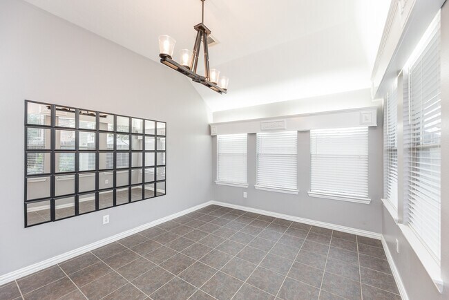 Building Photo - 8819 Rocky Knoll Ln