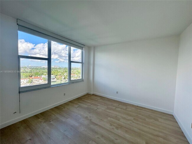 Building Photo - 5600 Collins Ave