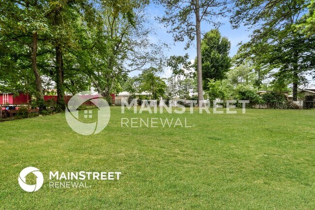 Building Photo - 904 Pine Forest Cir