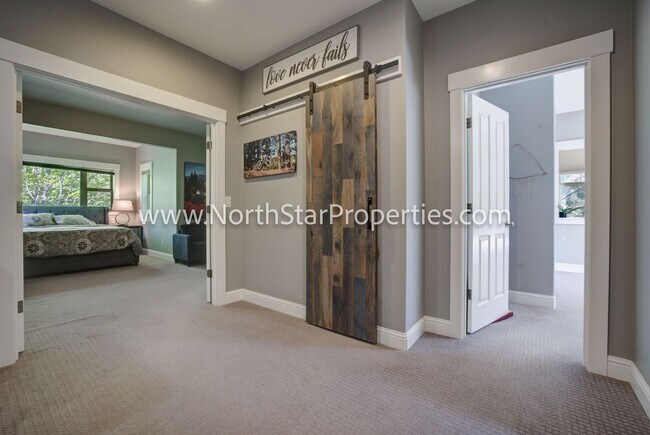 Building Photo - Spacious Five Bed Home in NW Bend