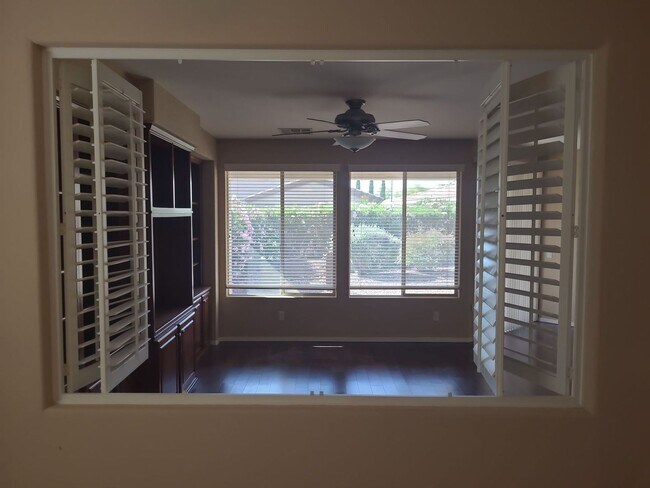 Building Photo - 4457 E Carob Dr