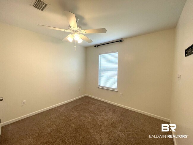 Building Photo - 15142 Marem Dr