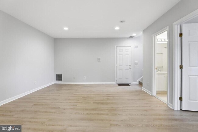 Building Photo - 6137 Manchester Park Cir