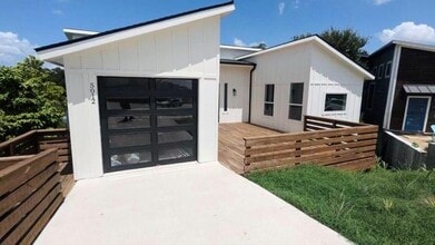 Building Photo - 5012 Baker St