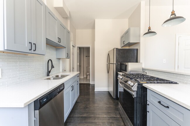 Building Photo - 2031 W 23rd St