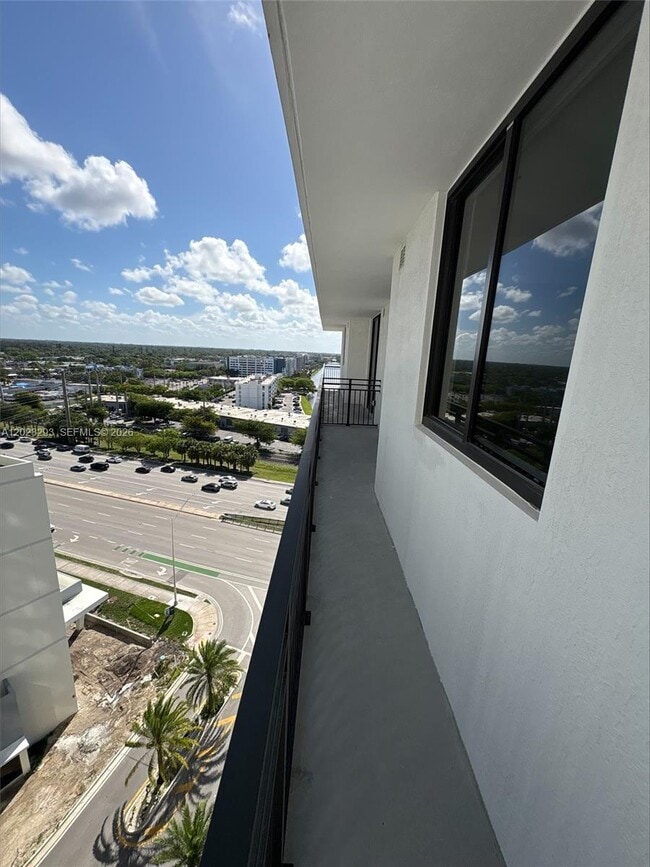 Building Photo - 16395 Biscayne Blvd