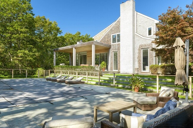 Building Photo - 1 Paumanok Rd