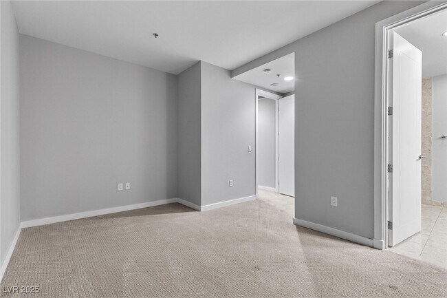 Building Photo - 4525 Dean Martin Dr