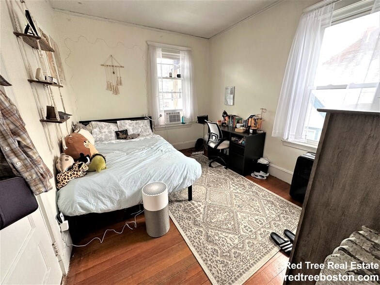 Building Photo - 87 Gardner St