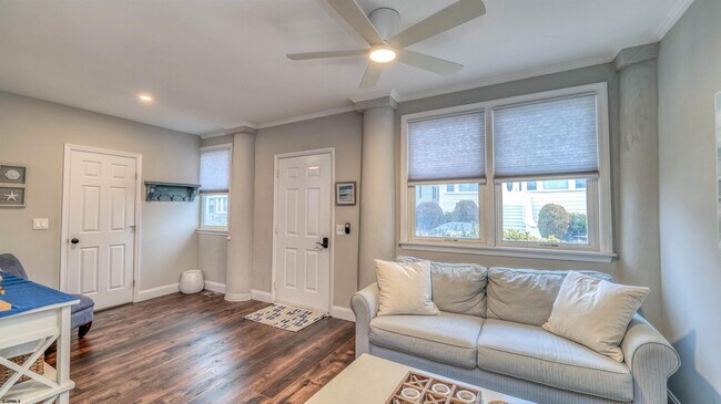 Building Photo - 120 N Newport Ave