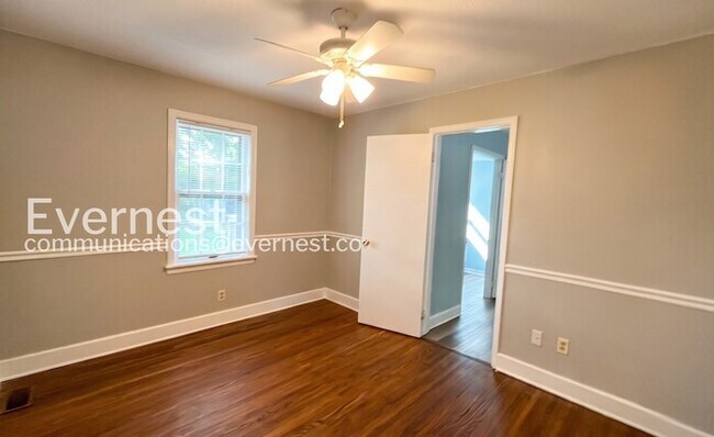 Building Photo - 5008 Golfview Dr