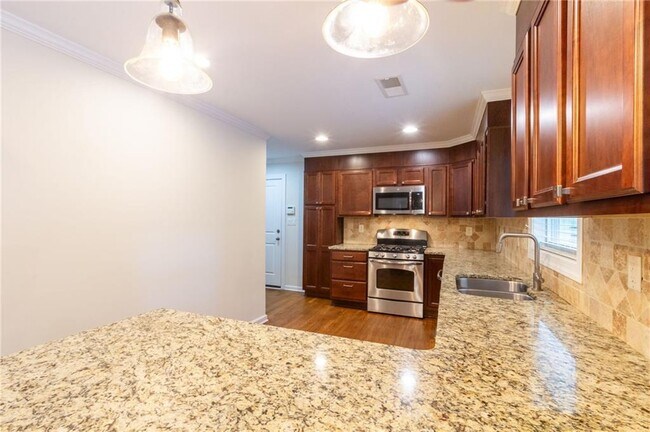 Building Photo - 3014 Skyland Dr NE