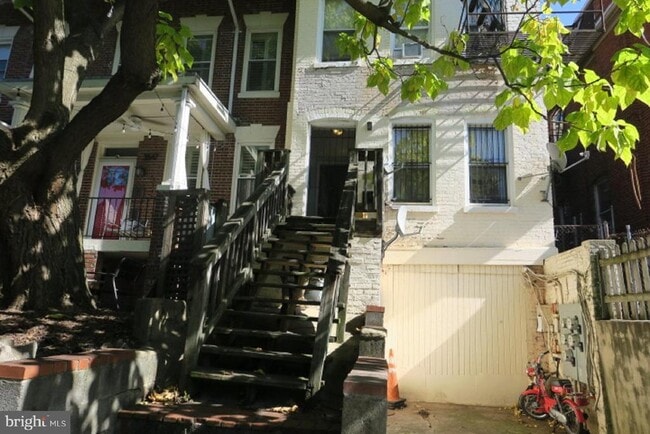 Building Photo - 3545 10th St NW