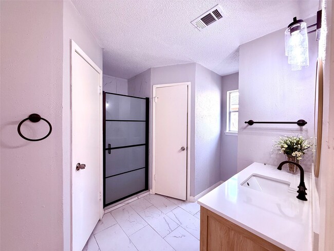 Building Photo - 12071 Plumbrook Dr