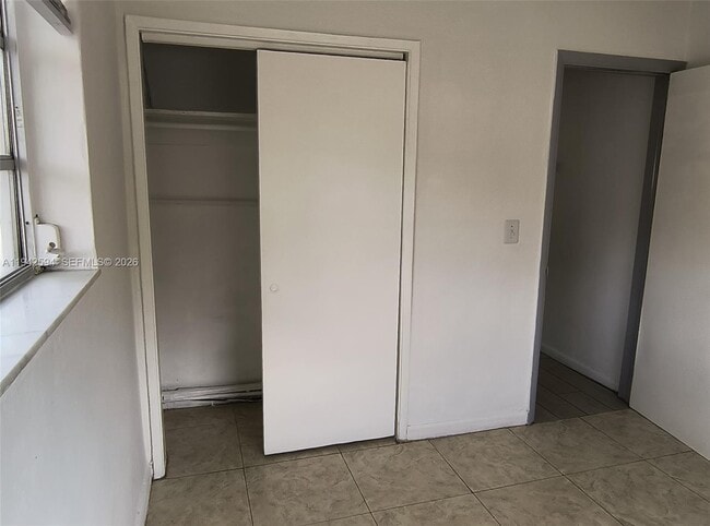 Building Photo - 4900 SW 28th Terrace