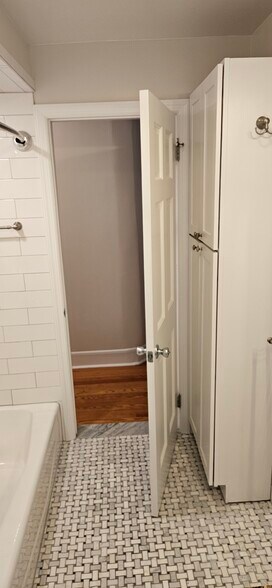 Linen pantry - 64 Parkway Rd