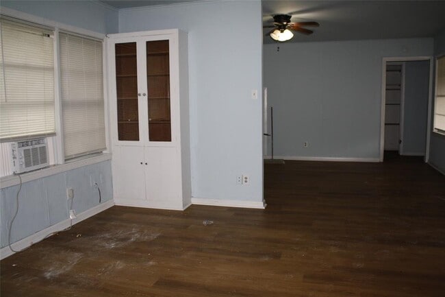 Building Photo - 1203 Walger Ave