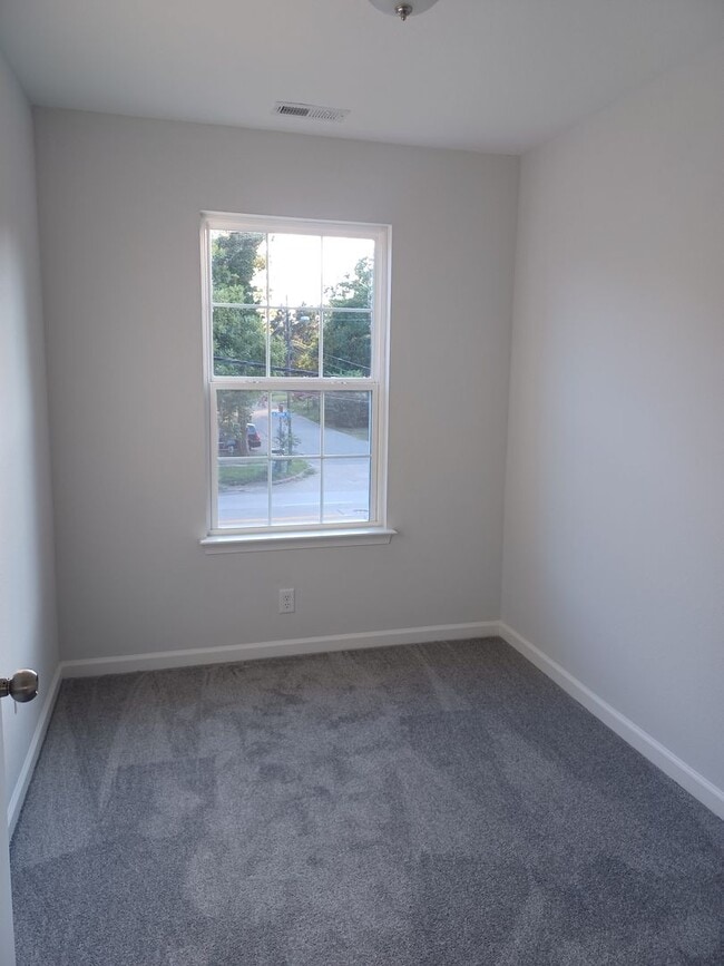 Building Photo - Newly Constructed 5 Bedroom Home in Hampton