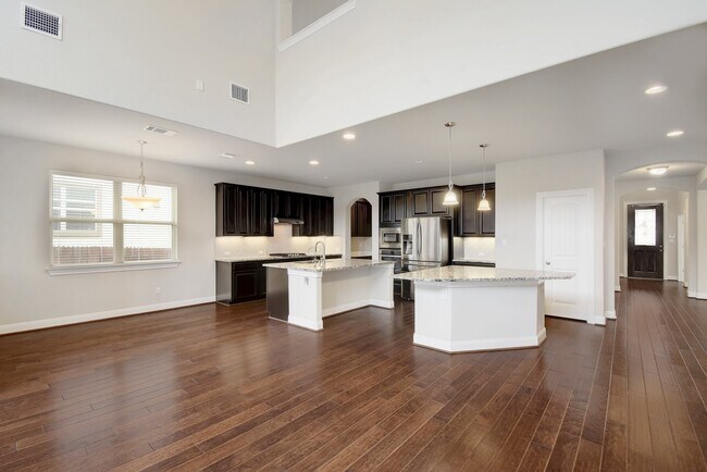 Living Area - 5644 Siragusa Dr