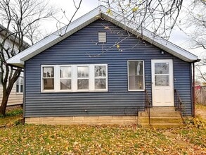 Building Photo - 112 E Victoria St