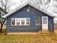 Building Photo - 112 E Victoria St