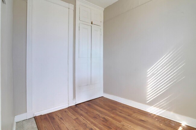 Building Photo - 118 Bowers St