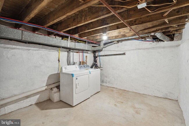 Building Photo - 7 E Oxford St