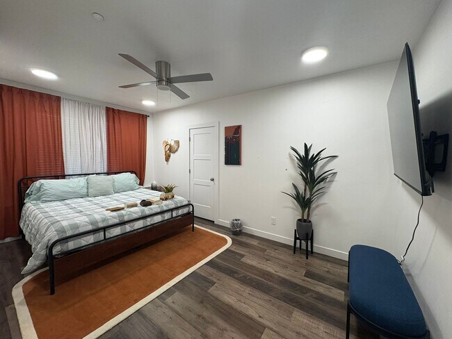 Building Photo - 380 Utah Ave