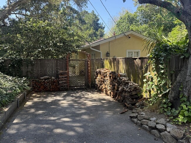 Building Photo - Adorable, Private Cottage in Jack's Peak