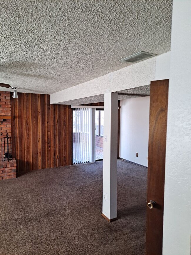 Building Photo - 2 Carefree Ln