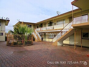 Building Photo - 2 BEDROOM 1 BATH UNIT NEAR THE STRATOSPHER...