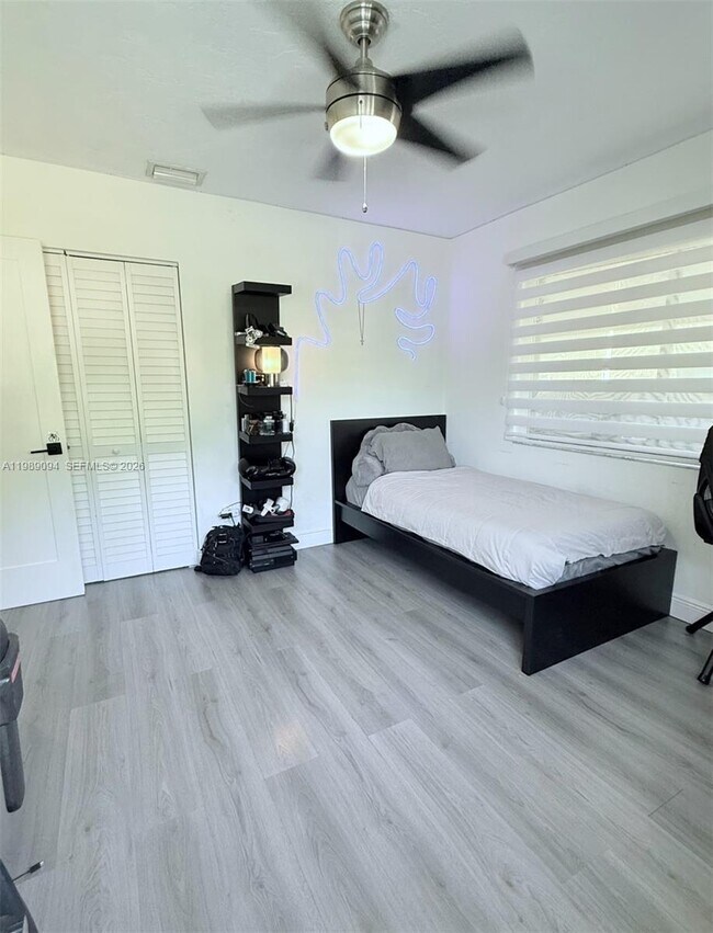 Building Photo - 9495 Dominican Dr