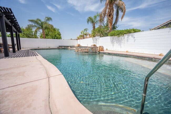 Building Photo - 45150 Birchcrest Cir