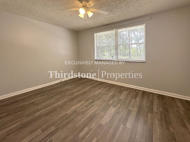 Building Photo - 1160 Comanche St